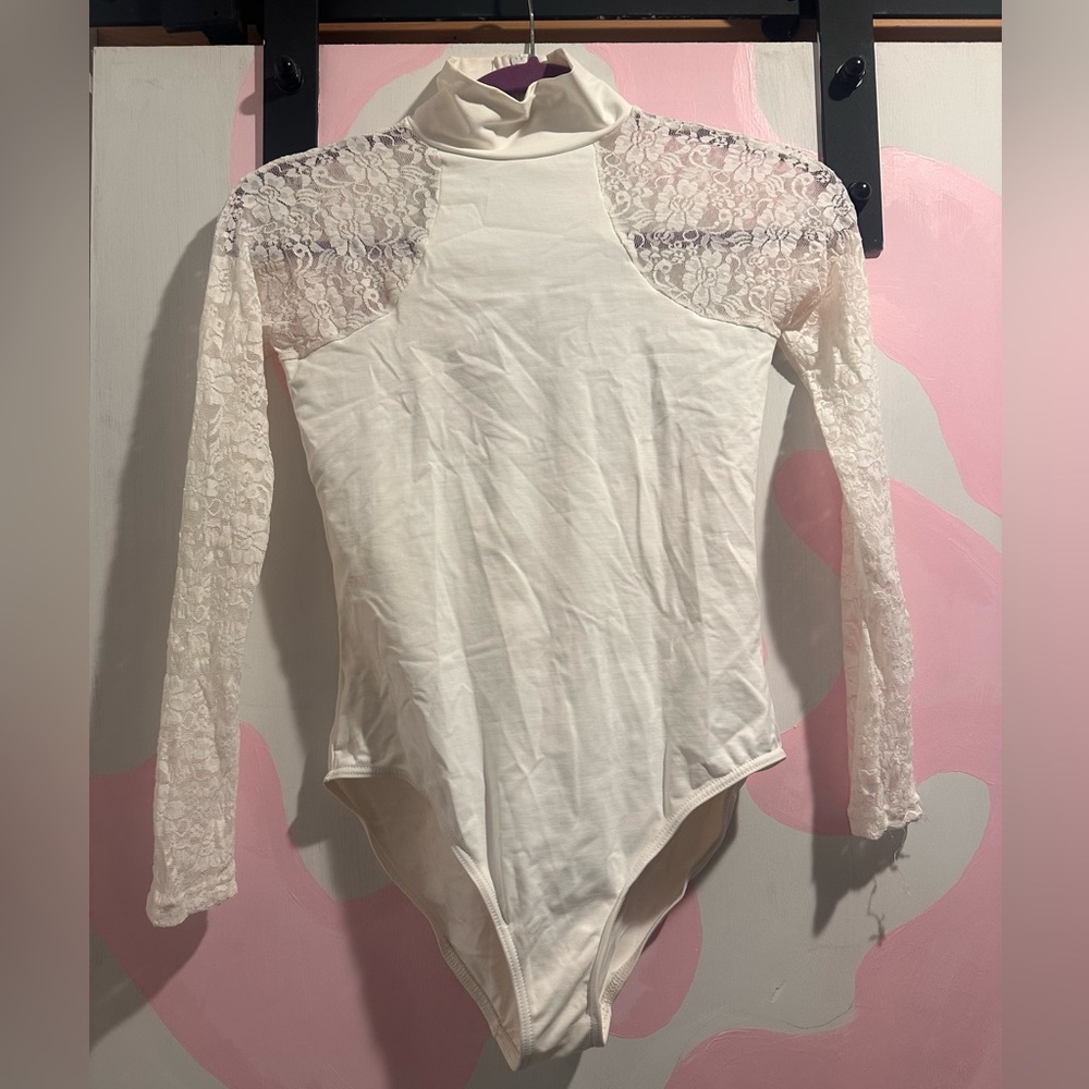 Taglia basilica white leotard with lace arms